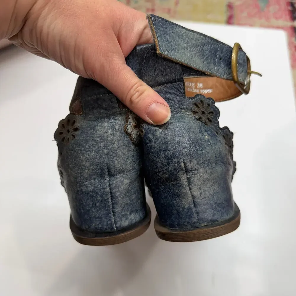 LArtiste barely worn